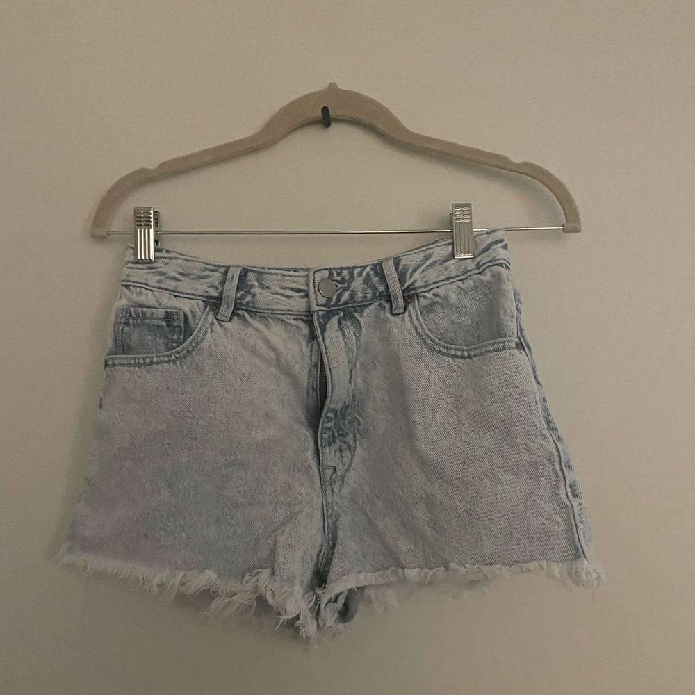 pacsun light wash denim shorts